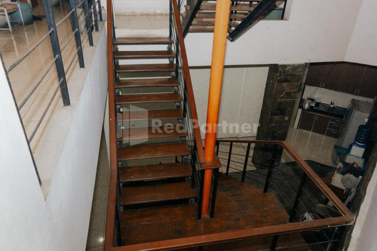 Hotel De Lugano Scbd Syariah Mitra Reddoorz Yakarta Exterior foto